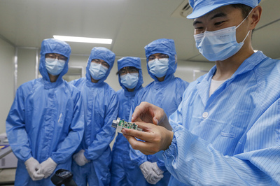 創(chuàng)“芯”路 育“芯”人——黃山學(xué)院功率集成電路團(tuán)隊(duì)的“芯”路擔(dān)當(dāng)